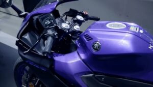 New Year ऑफर मात्र 6787 रुपए की EMI Plan पर घर ले जाये New Yamaha R15